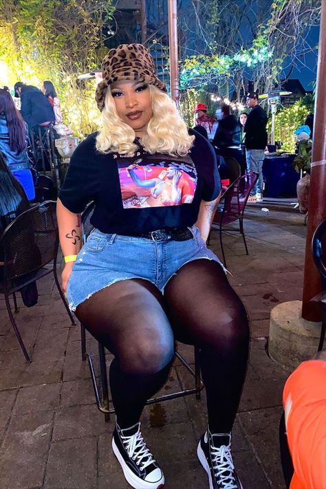 Corset And Button Down, Graphic Tee Skirt Outfits Plus Size, Thick Girlfriend Outfits Summer, Spring Outfits Plus Size, Plus Size Concert Outfit, Venus Sign, Curvy Casual Outfits, Nail Practice, Plus Size Baddie