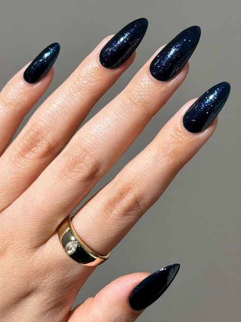 25 Stunning Blue Winter Nails to Inspire Your Next Manicure January Nails Navy Blue, Dark Blue Velvet Nails, Velvet Nails Blue, Sparkly Navy Nails, New Years Nails Dark, Dark Blue Holiday Nails, Dark Blue Silver Nails, Navy Aura Nails, Sparkly Navy Blue Nails