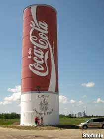 La Prairie, Manitoba, Canada World's Largest Coke Can Water Tower Giant Building, Roadside America, Coca Cola Decor, Can Water, Coke Can, Always Coca Cola, Water Towers, Unusual Buildings, Manitoba Canada