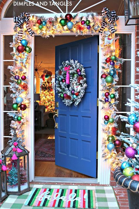 Breakfast Christmas, Decorating Ideas Christmas, Colorful Christmas Decorations, Christmas Lights Outside, Christmas House Lights, Christmas Decorating Ideas, Merry Bright Christmas, Porch Entry, 50 Christmas