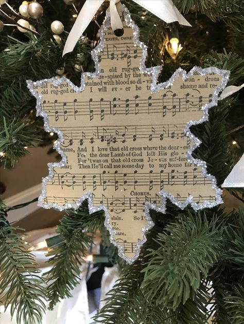 Easy Homemade Christmas Ornaments, Diy Tree Decorations, Hymnal Crafts, Easy Diy Christmas Ornaments, Homemade Christmas Ornaments Diy, Homemade Christmas Ornaments, Sheet Music Crafts, Music Ornaments, Christmas Sheet Music