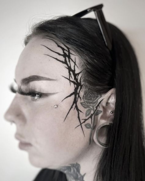 Gothic Ear Tattoo, Tattoo On Jawline, Goth Face Tattoo, Gothic Face Tattoo, Cute Face Tattoos For Women, Jawline Tattoo, Unique Neck Tattoos, Side Face Tattoo, Sideburn Tattoo