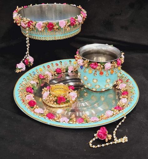 Karwa Chauth Plate Decoration, Karvachauth Thali Decoration, Karwachauth Thali Decoration Ideas, Karva Chauth Thali, Karwa Chauth Thali, Karwachauth Thali, Kalash Decoration, Aarti Thali, Puja Thali