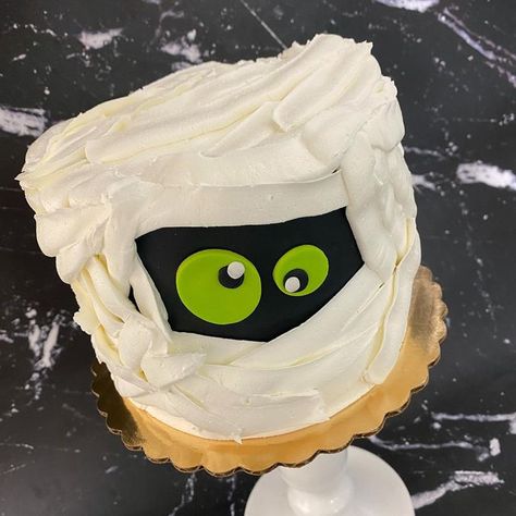 Sweet T's Bakery & Cake Studio on Instagram: "Word to your mummy 👀 It’s Halloween week!! 🎃🕷👻" Mummy Cake, Halloween Week, Bakery Cake, Cake Studio, Sweet T, Halloween 1, Bakery Cakes, Party Time, Halloween