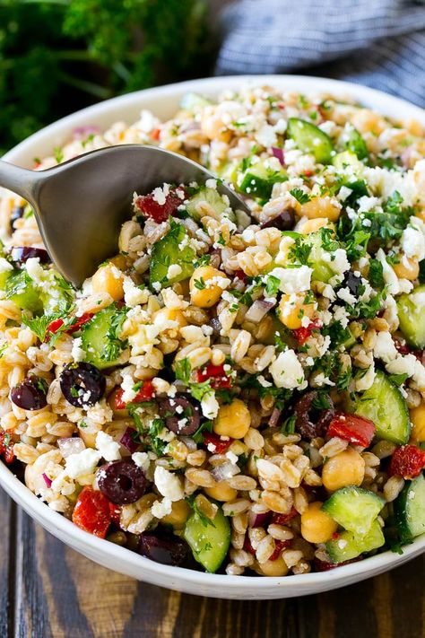 Farro Salad With Feta, Farro Chickpea Salad, Summer Farro Salad, Farro Recipes Healthy, Farro Bowl Recipe, Farro Salad Recipes, Farro Recipes, Vegetarian Casserole, Salad With Feta