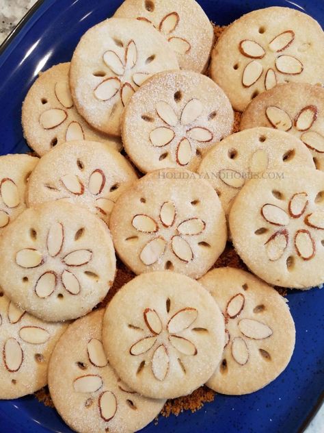 Ocean Themed Treats, Ocean Theme Desserts, Beach Dessert Ideas, Sand Dollar Cookies Easy, Beach Themed Desserts, Beach Themed Food, Sand Dollar Snickerdoodles, Almond Sand Dollar Cookies, Coastal Cookies