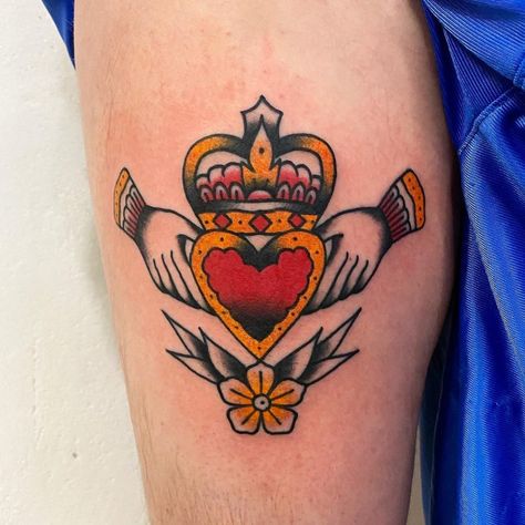 Claddagh Ring Tattoo, Irish Claddagh Tattoo, Claddagh Tattoo, Loyalty Tattoo, Ring Tattoo Designs, Crown Tattoo Design, Irish Tattoos, Celtic Tattoo, Old School Tattoo Designs