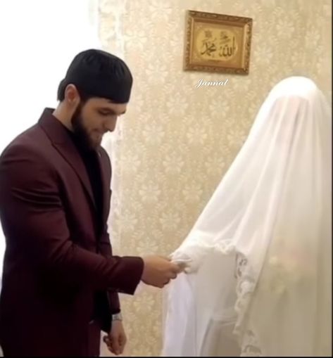 Muslim Wedding Dress Hijab Bride, Mode Niqab, Niqabi Bride, Ginger Hair Growth, Islam Marriage, Nikah Dress, Muslimah Wedding, Couple Goals Teenagers Pictures, Muslim Wedding Dress