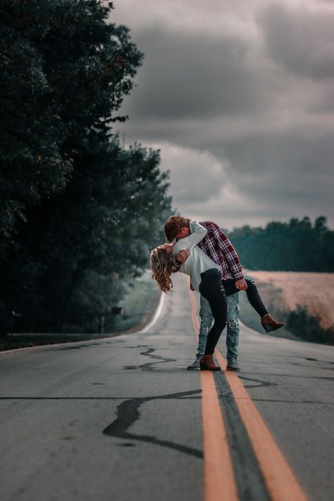 Couple Road Trip Photo Ideas, Couples Road Photoshoot, Road Poses, Road Engagement Photos, Road Photoshoot, Country Couple Photos, Road Photos, Western Engagement Photos, Prenup Ideas