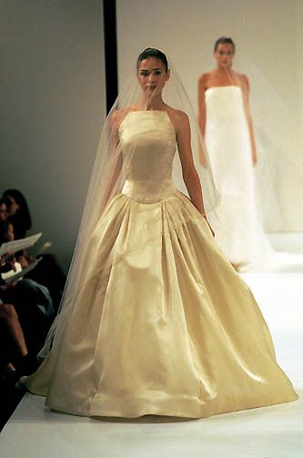 Vera Wang Vera Wang Runway 90s, Vintage Vera Wang, Vera Wang Wedding Dress Vintage, Vintage Vera Wang Wedding Dress, Vera Wang Strapless Wedding Dress, Wedding Dresses 90s, 90s Wedding, Vera Wang Wedding Dress, Wedding Dress Aesthetic