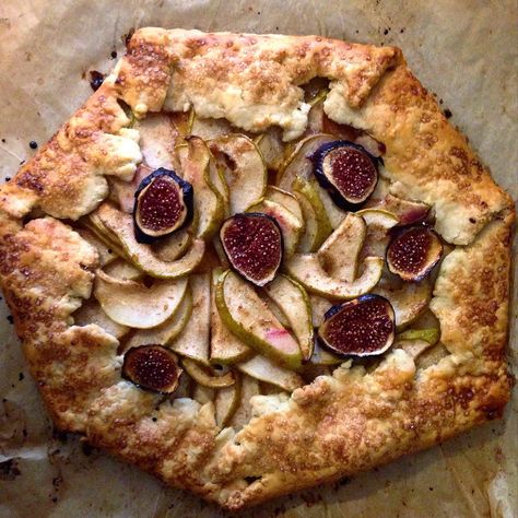 Fig Galette, Pear And Fig, Pear Galette, Fig Dessert, Crazy Summer, Galette Recipe, Fig Recipes, Pear Recipes, Pepperoni Pizza