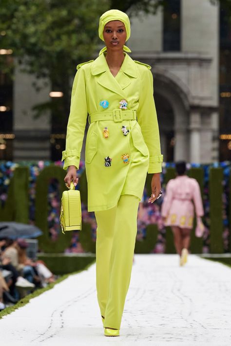 Moschino 2022, Moschino Fashion, Best Clothing Brands, Franco Moschino, Italian Designers, Ladies Who Lunch, 2022 Ss, The Nanny, Jeremy Scott