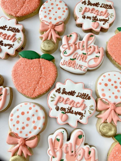 Sweet As A Peach Gender Reveal, Peach Themed Desserts, Peach Theme Cupcakes, Peachy Baby Shower Ideas, Peach Baby Shower Centerpieces, Baby Girl Shower Ideas Summer, Baby Shower Food Summer, August Baby Shower Ideas Girl, Summer Girl Baby Shower Themes