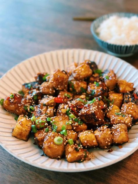 This Spicy Popcorn Tofu is so easy to make at home Popcorn Tofu, Mac Salad Recipe, Spicy Popcorn, Tiffy Cooks, Vegetarian Oyster Sauce, Easy Asian Recipes, My Breakfast, Popcorn Chicken, Eat In A Day