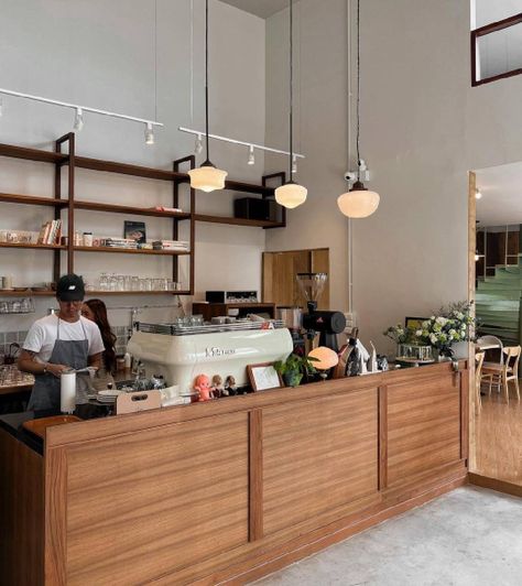 Muji Coffee Shop, Mid Century Coffee Shop, Cafe Organization, Muji Cafe, Cafe Design Inspiration, Cafe Counter, Bakery Design Interior, Coffee Shop Interior Design, Coffee Shop Bar