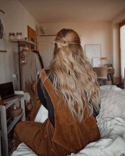 Lee Ann, Beige Blonde, Penteado Cabelo Curto, Long Blonde, Favorite Hairstyles, Long Wavy Hair, Long Blonde Hair, Hair Envy, Grunge Hair