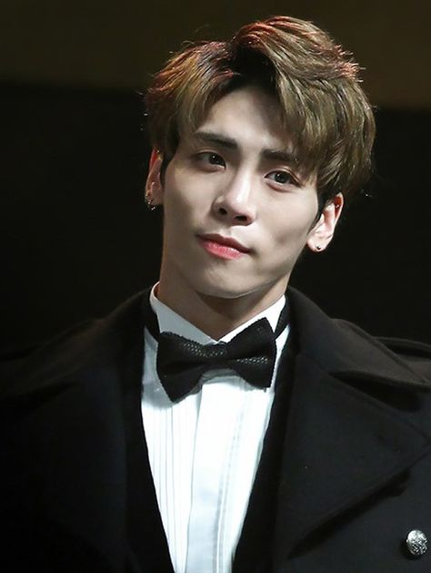 Pinterest : PriestessofApollo   Jonghyun ❤️ Celebrities Who Died, Korean Pop Stars, Jong Hyun, Shinee Jonghyun, Pop Idol, Plot Twist, Korean Pop, Popular Culture, Rest In Peace