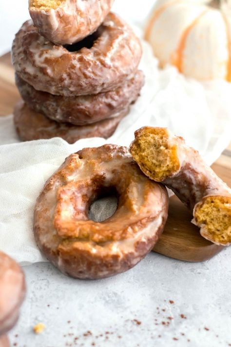 Fall Donuts, Old Fashioned Donut, Pumpkin Spice Donut, Fall Breakfast, Cake Donuts, Fall Baking, Donut Recipes, Fall Desserts, Pumpkin Recipes