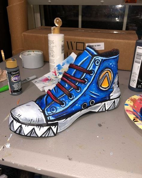 Cell Shading Clothes, Cell Shading, Shark Shoes, Comic Clothes, Painting Shoes, Custom Sneakers Diy, Painted Canvas Shoes, Custom Painted Shoes, Custom Shoes Diy