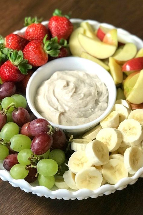 How to Make a Fruit Tray - Plowing Through Life Bunco Snacks, Fruit Tray Designs, Fruit Tray Ideas, Fruit And Vegetable Diet, Fruit Platter Ideas Party, Easy Fruit Dip, Bunco Night, Platter Ideas, Fruit Trays