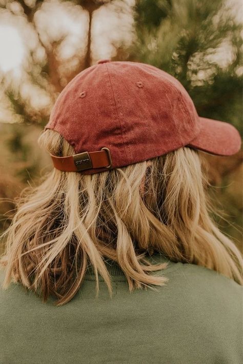 Fedora Hairstyles, Hairstyles With Hats Ball Caps, Hair Styles With Hats, Cap Hairstyles, Lj Shen, Outer Banks Outfits, Etsy Photos, Photography Guidelines, Cap Girl