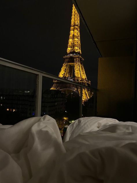 Paris Honeymoon, Night In Paris, Paris Dream, Paris Vibes, Paris Aesthetic, Paris At Night, Living In Paris, Paris Eiffel Tower, Dream City