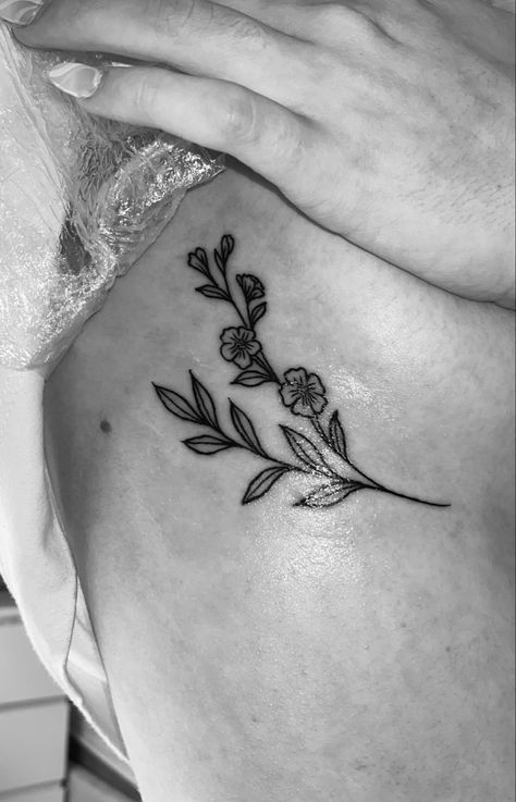 Underboob Tattoo Coverup, Flower Tattoos Underboob, Underboob Tattoo Flower, Side Underboob Tattoo, Underboob Flower Tattoo, Rib Tattoo Script, Flower Underboob Tattoo, Flower Cover Up Tattoos, Floral Hip Tattoo