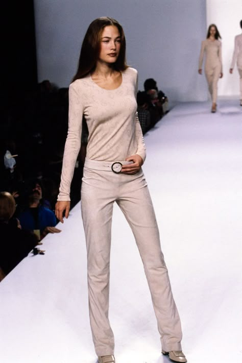 90s Minimalism Fashion, Runway Design, 90s Minimalism, Runway Vintage, 90s Calvin Klein, Winter Ball, Carolyn Murphy, Runway Fashion Couture, Vintage Calvin Klein