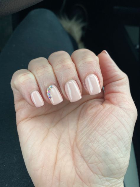 Neutral Manicure With Accent Nail, Rhyme Stones Nails, Neutral Nails With Rhinestones, Rhinestone Accent Nail, Nails With Bling, Gem Nail Designs, Banana Crepes, Gel Polish Designs, Accent Nail