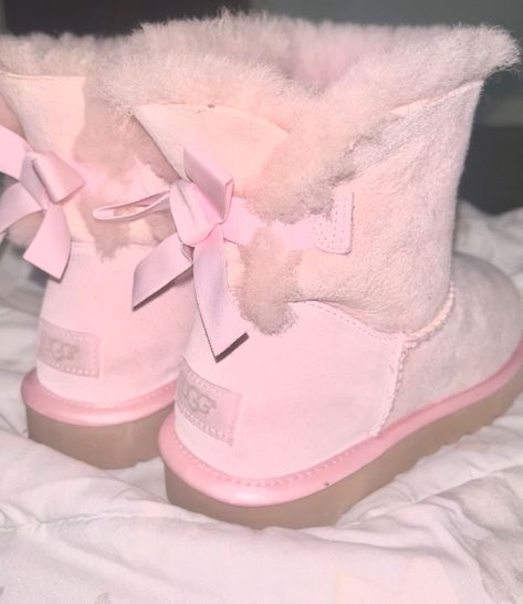 Comfy Slides, Pink Ugg Boots, Cute Uggs, Dream Birthday, Birthday Haul, Fluffy Shoes, Pretty Sneakers, Pink Uggs, Trendy Shoes Sneakers