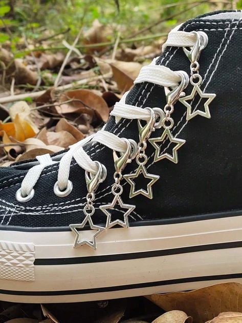 ROMWE 5pcs Vintage Star Shaped Shoe Decoration for Sale Australia| New Collection Online| SHEIN Australia Converse Charms, Decorated Converse, Ideas For Converse, Starry Clothes, Alt Style Outfit, Converse Accessories, Converse Ideas, Shoe Chain, Converse Design