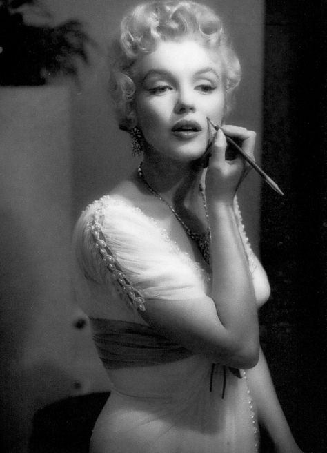 Marilyn Monroe Birthday, The Prince And The Showgirl, Prince And The Showgirl, Marilyn Monroe Portrait, Milton Greene, Marilyn Monroe Art, Old Hollywood Stars, Marilyn Monroe Photos, Norma Jean