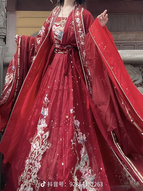 Red Chinese Traditional Dress, China Wedding Dress Traditional, Chinese Bride Dress, Chinese Bride Traditional, Traditional Chinese Wedding Outfit, Korean Traditional Dress Royal, Hanfu Dress Red, Hanfu Dress Princesses, Royal Hanfu