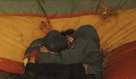 nat on Twitter: "damon albarn and graham coxon at glastonbury in 1997… " Damon Albarn And Graham Coxon, Damon And Graham, Blur Band, Graham Coxon, I Still Want You, Damon Albarn, 90s Music, The Strokes, 10 Picture