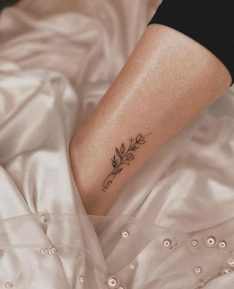 Small Wildflower Tattoo, Flower Tattoo Ankle, Mum And Daughter Tattoo, Tattoo Cursive, Small Flower Tattoo, Tag Your Best Friend, Mum Tattoo, Mom Daughter Tattoos, Tattoo Ankle