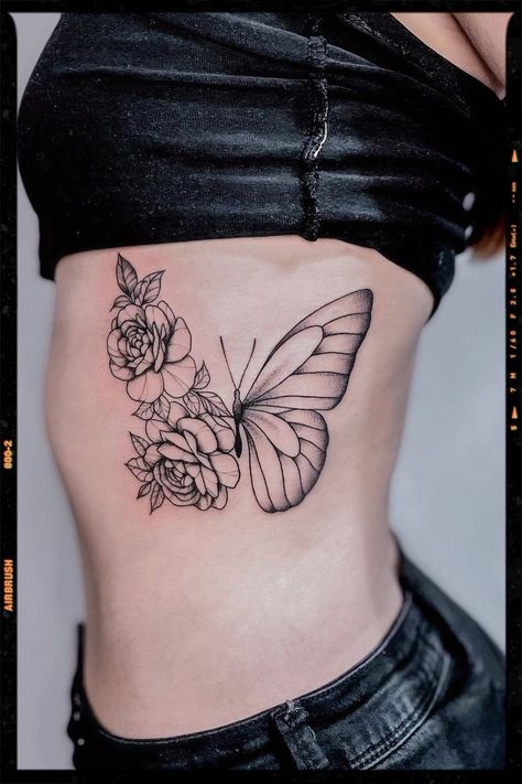 Perfect Butterfly Tattoo Inspiration on Rib Butterfly Tattoo Side Ribs, Big Butterfly Tattoo, Butterfly Hip Tattoo, Butterfly Sleeve Tattoo, Match Tattoo, Side Tattoos Women, Borboleta Tattoo, Lillies Tattoo, Behind Ear Tattoos