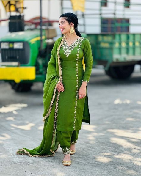 Green Colour Suit Design, Simple Panjabi Suite, Patch Work Punjabi Suit Design, Tranding Suits Design, Mehndi Colour Suit Design, Punjabi Suit Colour Combination, Punjabi Salwar Suits Boutique, Suit Work Design Punjabi, Punjabi Style Suits