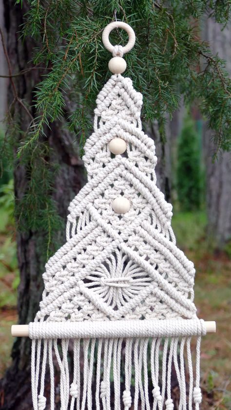 Macrame Christmas Tree Wall Hanging Pattern Free, Large Macrame Christmas Tree Wall Hanging, Wall Hangings Diy Home Decor, Macrame Christmas Tree Tutorial Free, Macrame Tree Wall Hanging Diy, Macarena Christmas Tree, Macrame Christmas Tree Wall Hanging Pattern, How To Make A Macrame Christmas Tree, Macrame Christmas Tree Tutorials