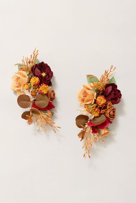 Create a warm atmosphere with sunset terracotta wedding decor. Craft beautiful floral arrangements, bouquets, and other wedding decorations with Ling’s moment. Shop the collection now. Sunset Terracotta Wedding, Terracotta Wedding Color, Terracotta Wedding Decor, Gunni Eucalyptus, French Weddings, Shoulder Corsage, Weddings Country, Beautiful Floral Arrangements, Japan Wedding