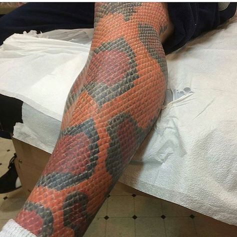 ~Snake Skin~ Snake Skin Tattoo, Sith Tattoo, Sick Tattoos, Hexagon Tattoo, Master Tattoo, Tattoo Snake, Skin Tattoo, Model Tattoo, Scale Tattoo