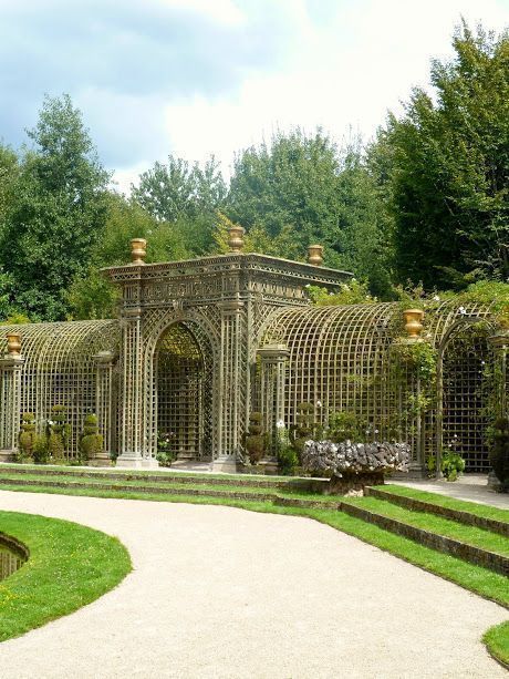 Trellis Tunnel, Formal Garden Design, Chateau Versailles, Versailles France, Chateau France, Salou, Garden Structures, Beautiful Architecture, Dream Garden