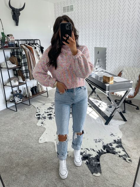 White Casual Outfits For Women, Platform Converse Outfit Winter, Platform Converse Outfit Fall, White Platform Converse Outfit, Platform Converse White, Converse Outfit Winter, Straight Leg Jeans Outfit, Converse Outfit Fall, Light Wash Jeans Outfit