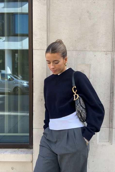 Navy Jumper Outfit, Cropped Jumper Outfit, Dior Saddle Bag Outfit, Uniqlo Trousers, Dior Outfit, London Girl, Navy Jumper, Outfit Autumn, Jumper Outfit