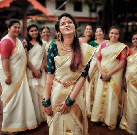 Unique Bridesmaid, Set Saree, Fashion And Style, Style Ideas, Kerala, Bridesmaid Dresses, Saree, Green, Dresses