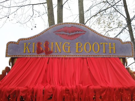 the killing booth...Halloween Forum member eblore                                                                                                                                                     More Scary Carnival, Sara Fabel, Haunted Circus, Haunted Carnival, Deadly Nightshade, Creepy Carnival, Halloween Circus, Harleen Quinzel, Halloween Forum