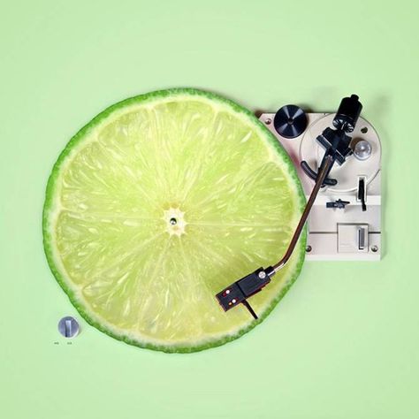 Surrealistic and Colorful Compositions of Daily Objects – Fubiz Media Casa Rock, Paul Fuentes, Music Poster Ideas, 광고 디자인, Deco Retro, Guerilla Marketing, Greeting Card Set, Everyday Objects, Design Thinking