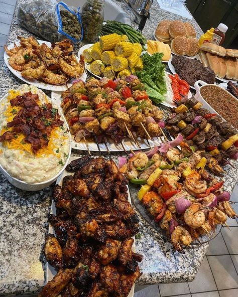 Food For Cookout, Cookout Food Black People, Amp House, Different Types Of Food, Bbq Party Food, Shower Balloons, Catering Ideas Food, Party Food Buffet, Soul Food Dinner