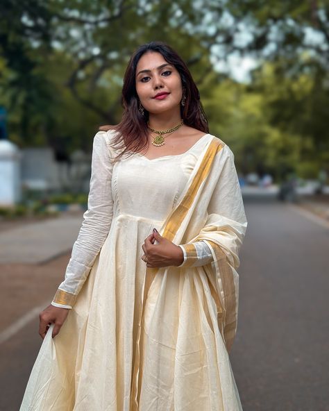 PARVATHI 🌸 || ONAM COLLECTION || CODE:LK281 Look stunning in our traditional cream and golden Onam cotton Anarkali❤️ NOTE: PANT IS NOT INCLUDED . Anarkali length: 47 inches. (Additional charges applicable for full length customisation ) #labelkamra #onlineshopping #shoponline #lehenga #cottondress #dress #dresses #longdress #traditionalwear #frock #labelkamra #ethnicwear #ethnicwearonline #madeinindia #ethnicfashion #traditionaldress #weddingcollection #nursingfriendlydress #narayanpet #... Onam Special Dress, White Anarkali Kurta, Off White Anarkali, Onam Special, White Anarkali, Nursing Friendly Dress, Cotton Anarkali, Simple Rangoli Border Designs, Special Dress