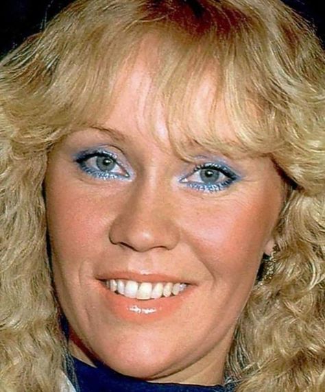 Agnetha Fältskog Makeup, Abba Hair And Makeup, Abba Eye Makeup, Abba Inspired Makeup, Abba Makeup 70s, Mamma Mia Makeup Ideas, Abba Makeup, Abba Inspired Outfit, Mamma Mia Makeup