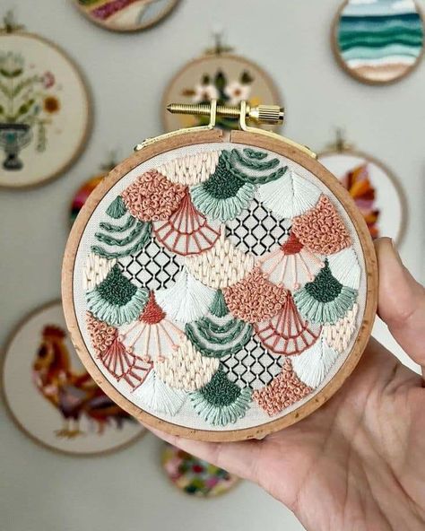 Seaside Embroidery, Beachy Color Palette, Beachy Colors, Basic Hand Embroidery Stitches, Scallop Pattern, Hand Embroidery Patterns Free, Embroidered Hoop, Simple Hand Embroidery Patterns, Abstract Embroidery